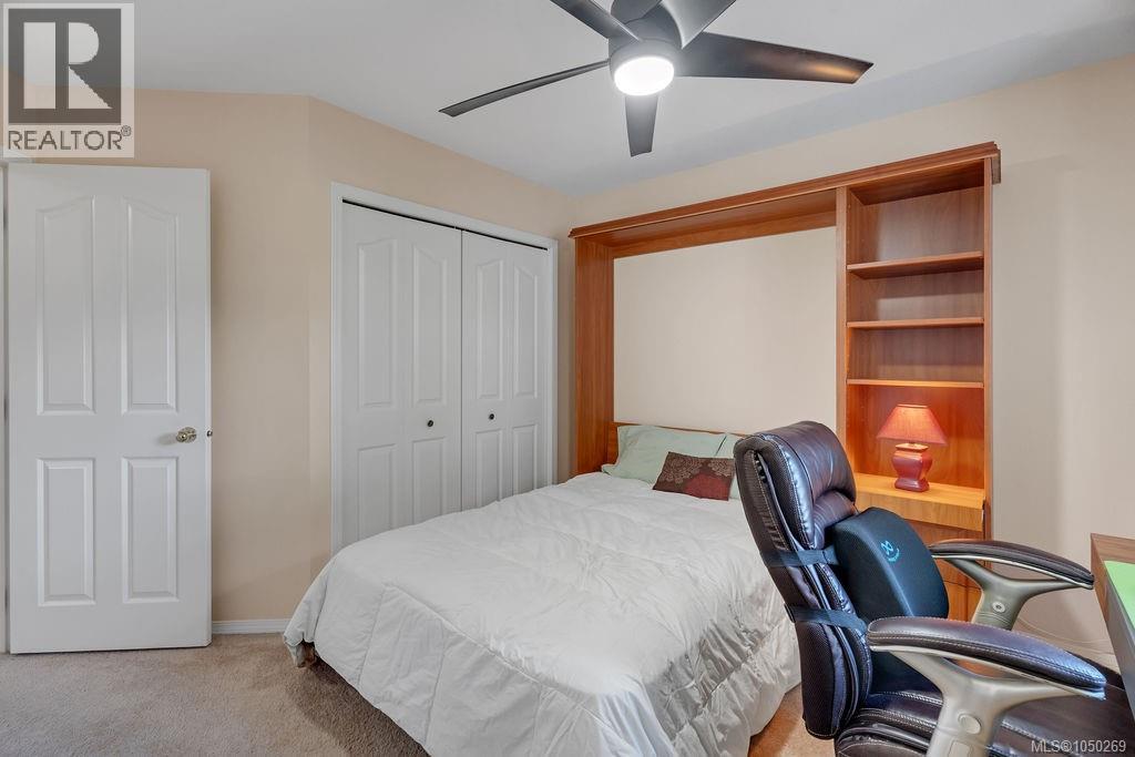 950 McDonald St - 33