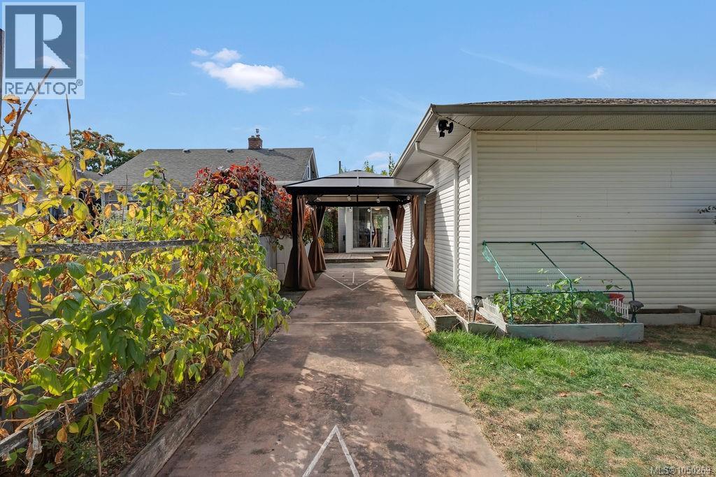 950 McDonald St - Image 49