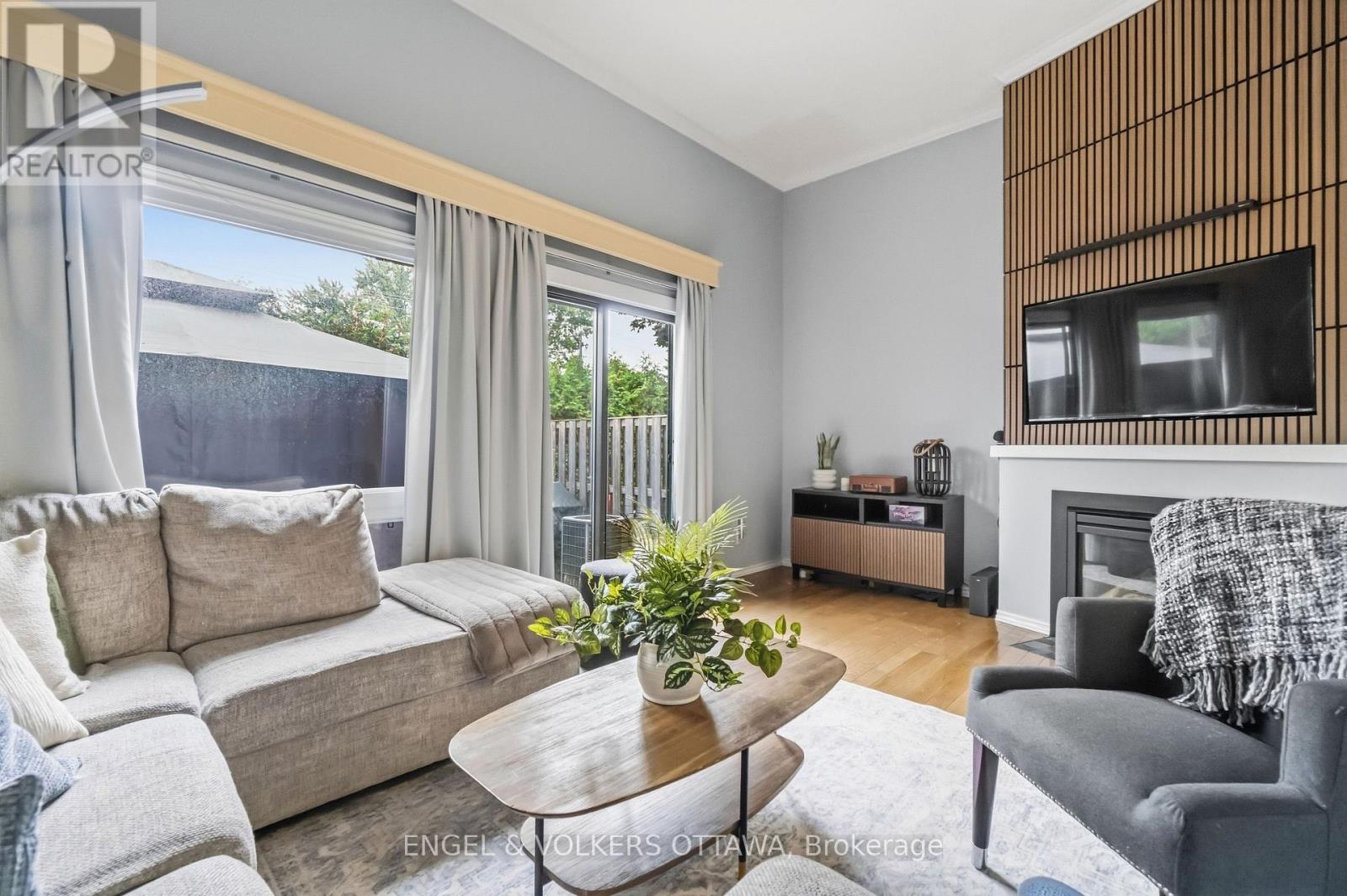 #18 2 BERTONA STREET - 13