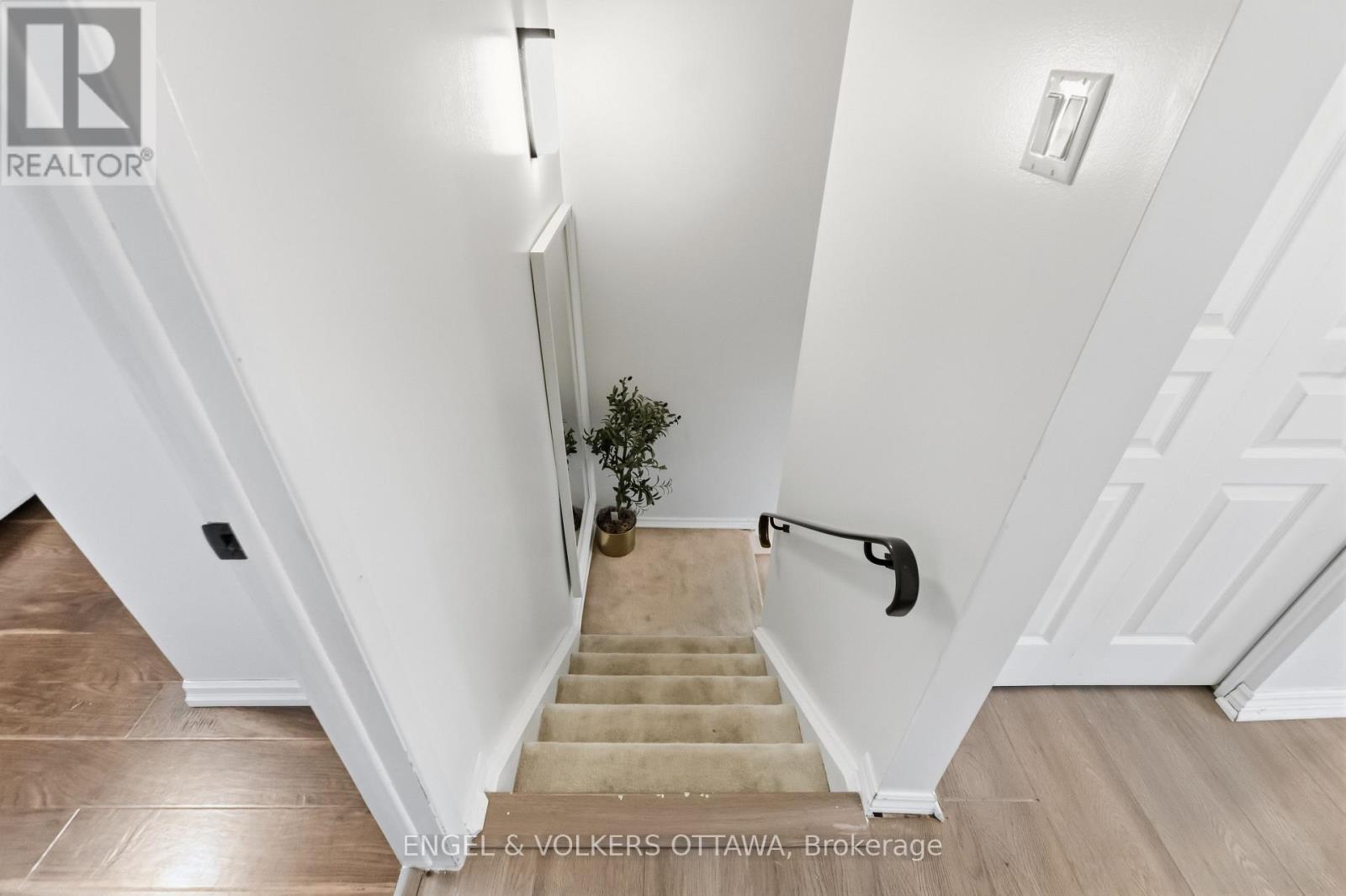 #18 2 BERTONA STREET - Image 23