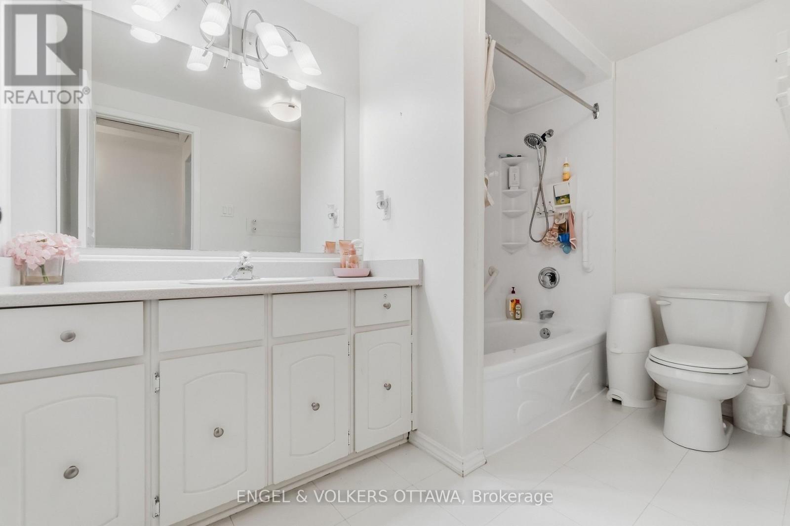 #18 2 BERTONA STREET - 32