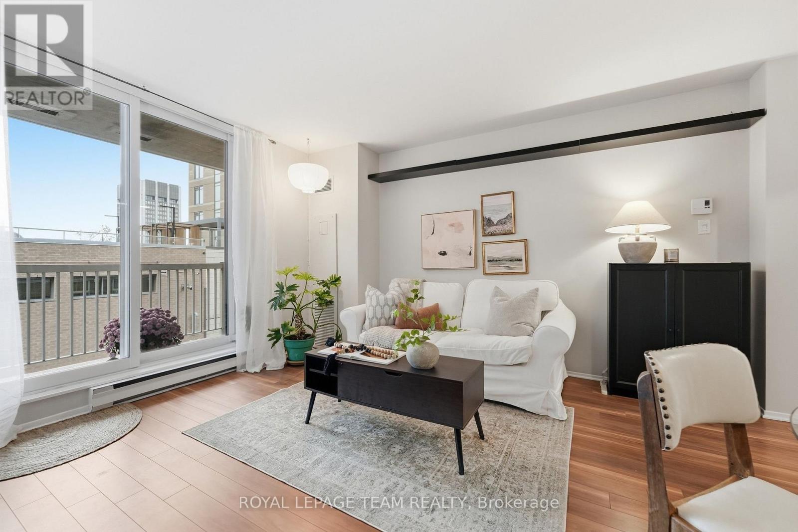 #304 110 FORWARD AVENUE - 11