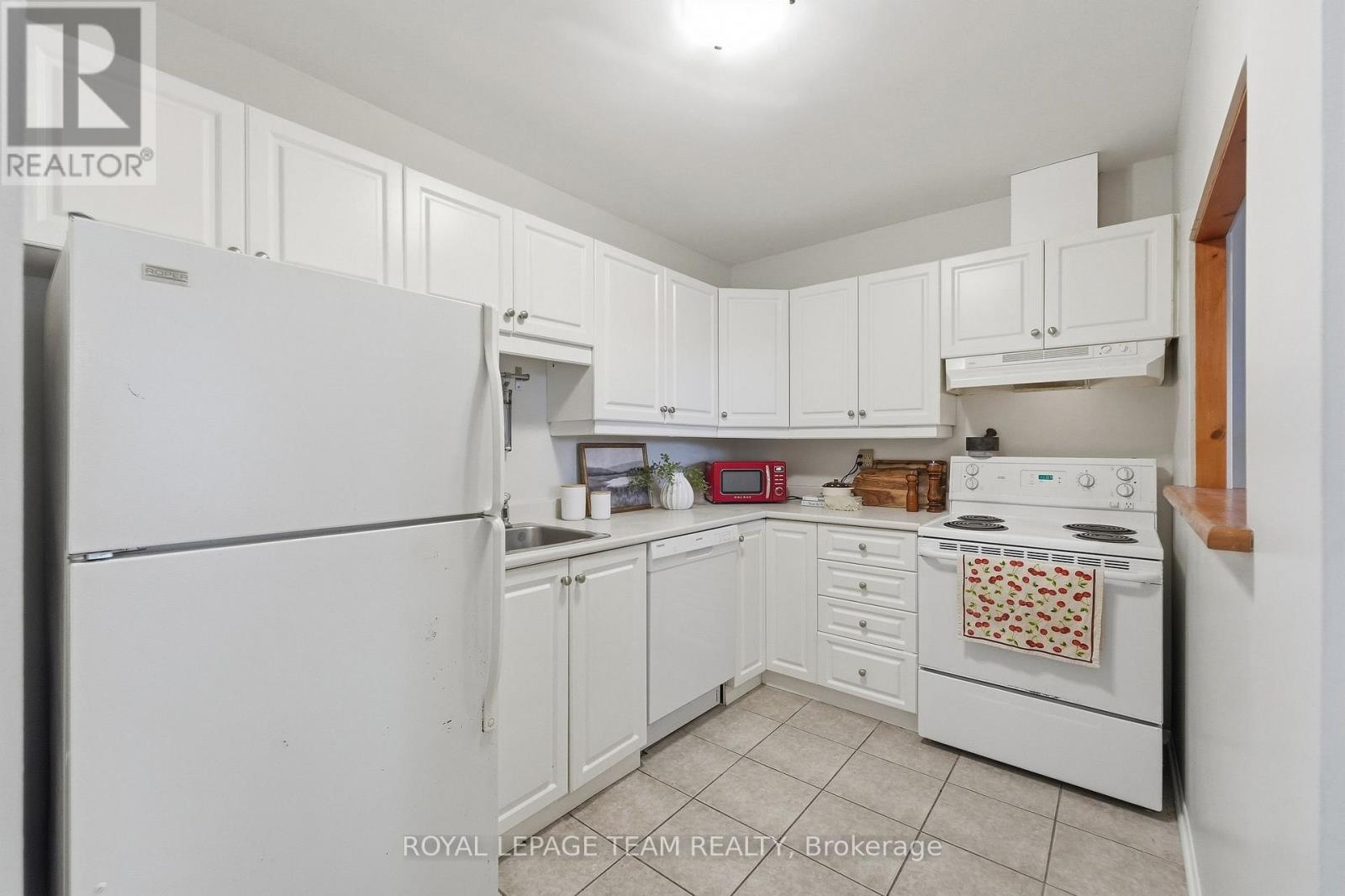 #304 110 FORWARD AVENUE - 4