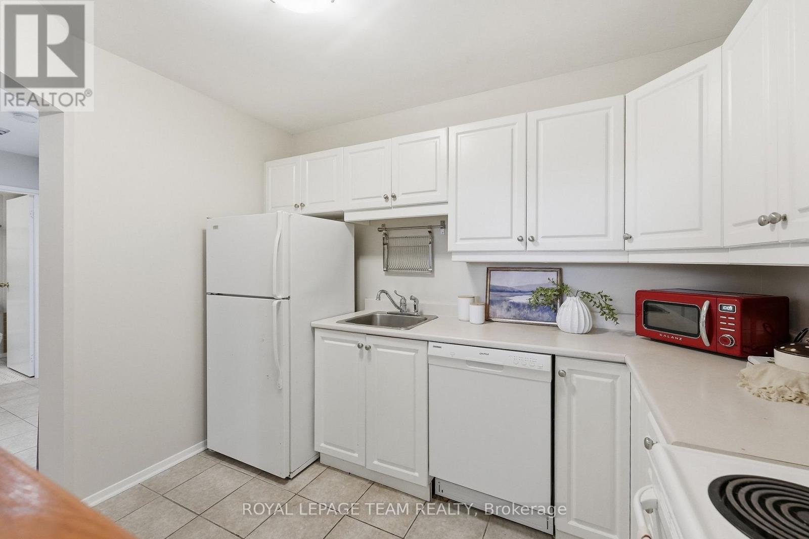#304 110 FORWARD AVENUE - 6