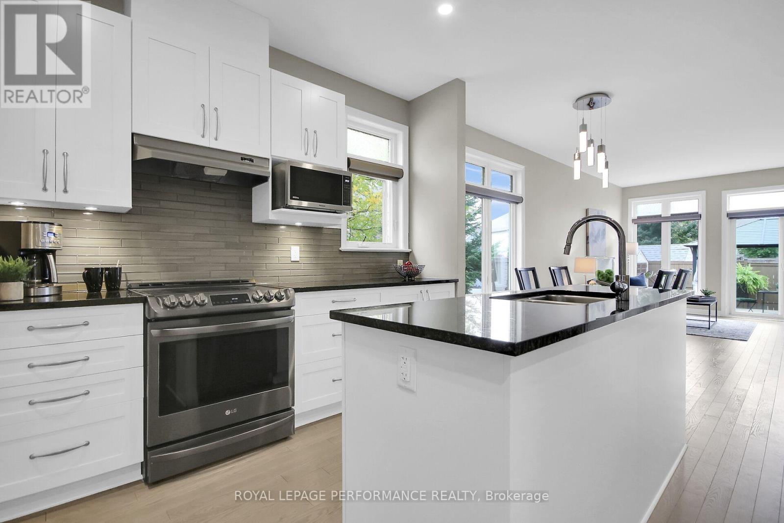 522 Silverbell Crescent