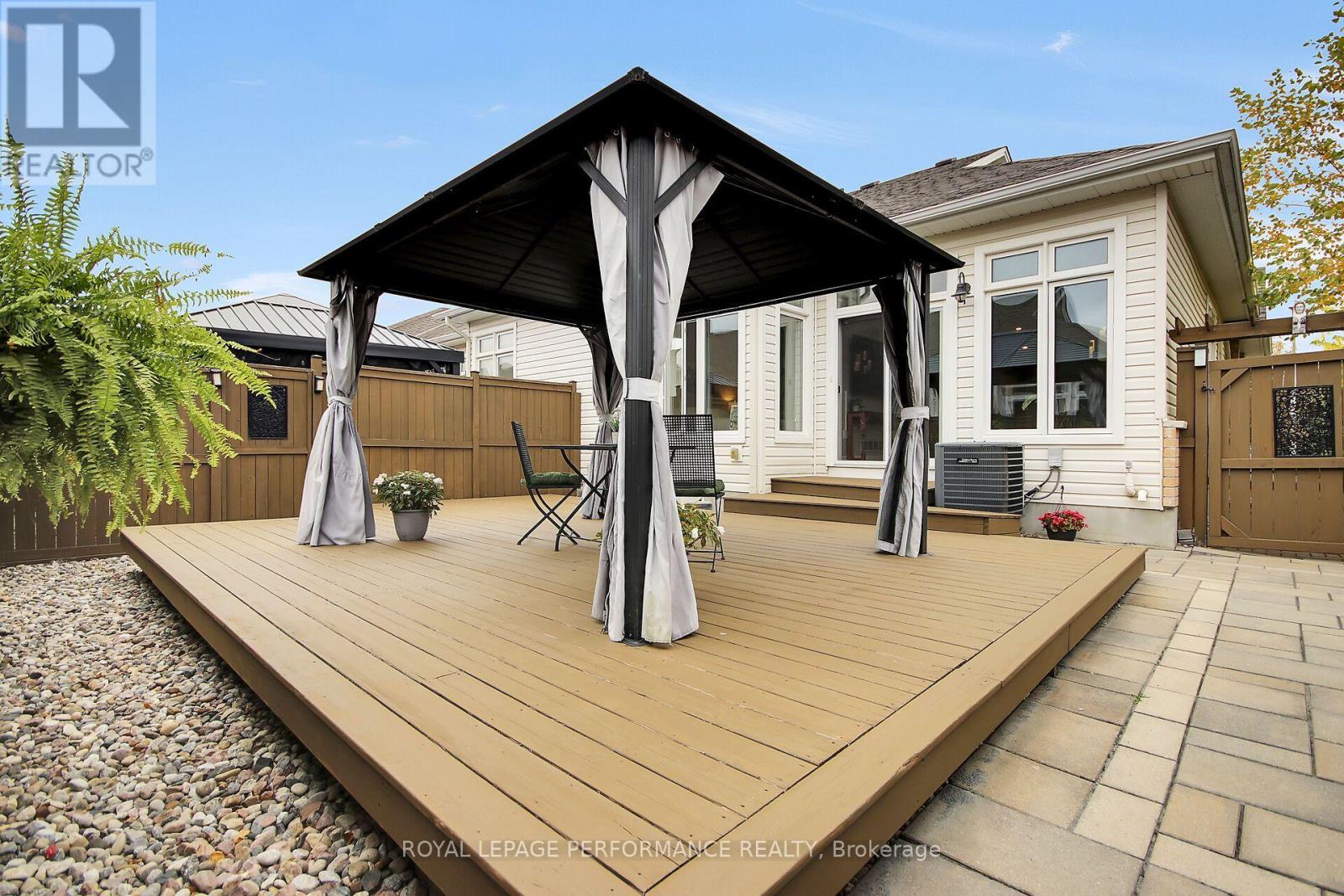 522 SILVERBELL CRESCENT - 36