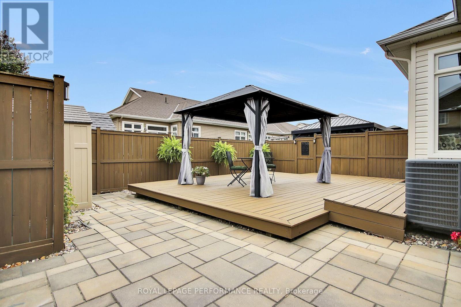522 SILVERBELL CRESCENT - 37