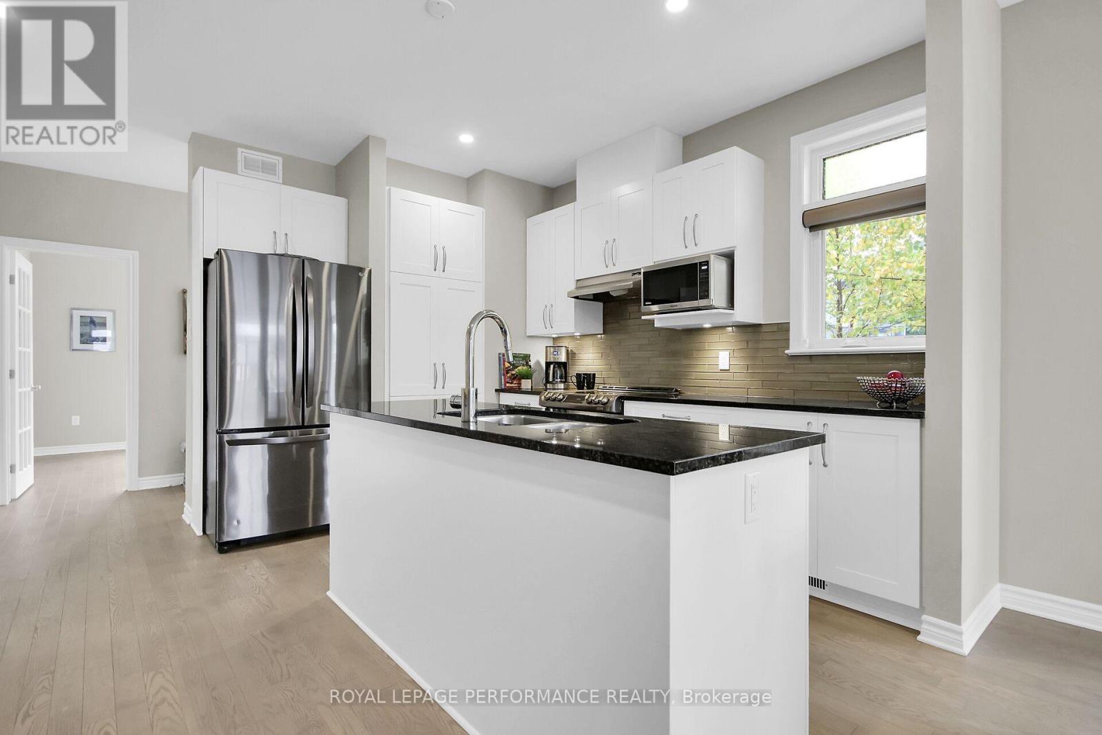 522 SILVERBELL CRESCENT - 8