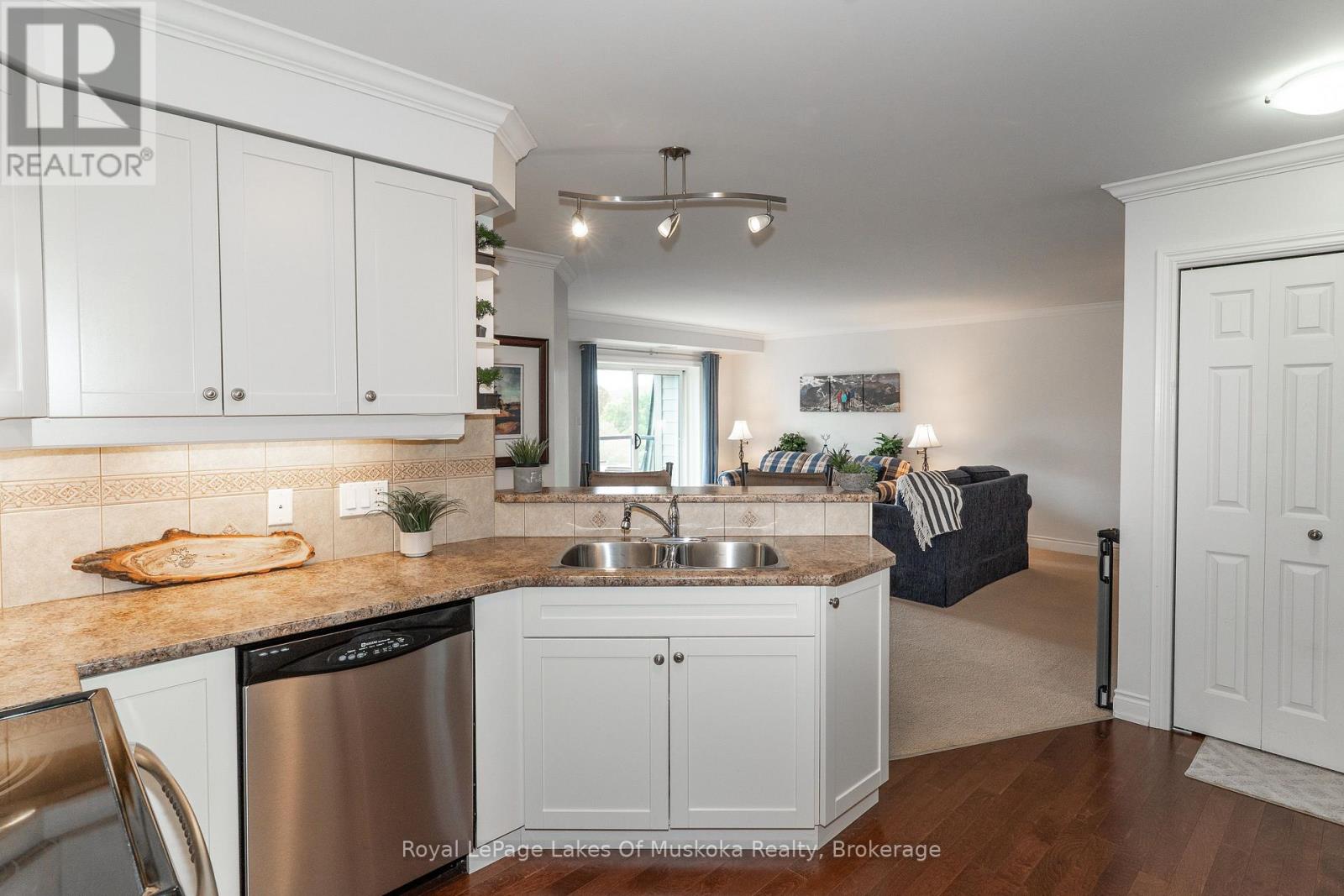 #403 24 DAIRY LANE - 10
