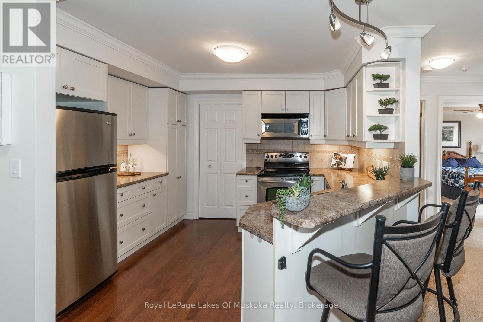 #403 24 DAIRY LANE - Image 8