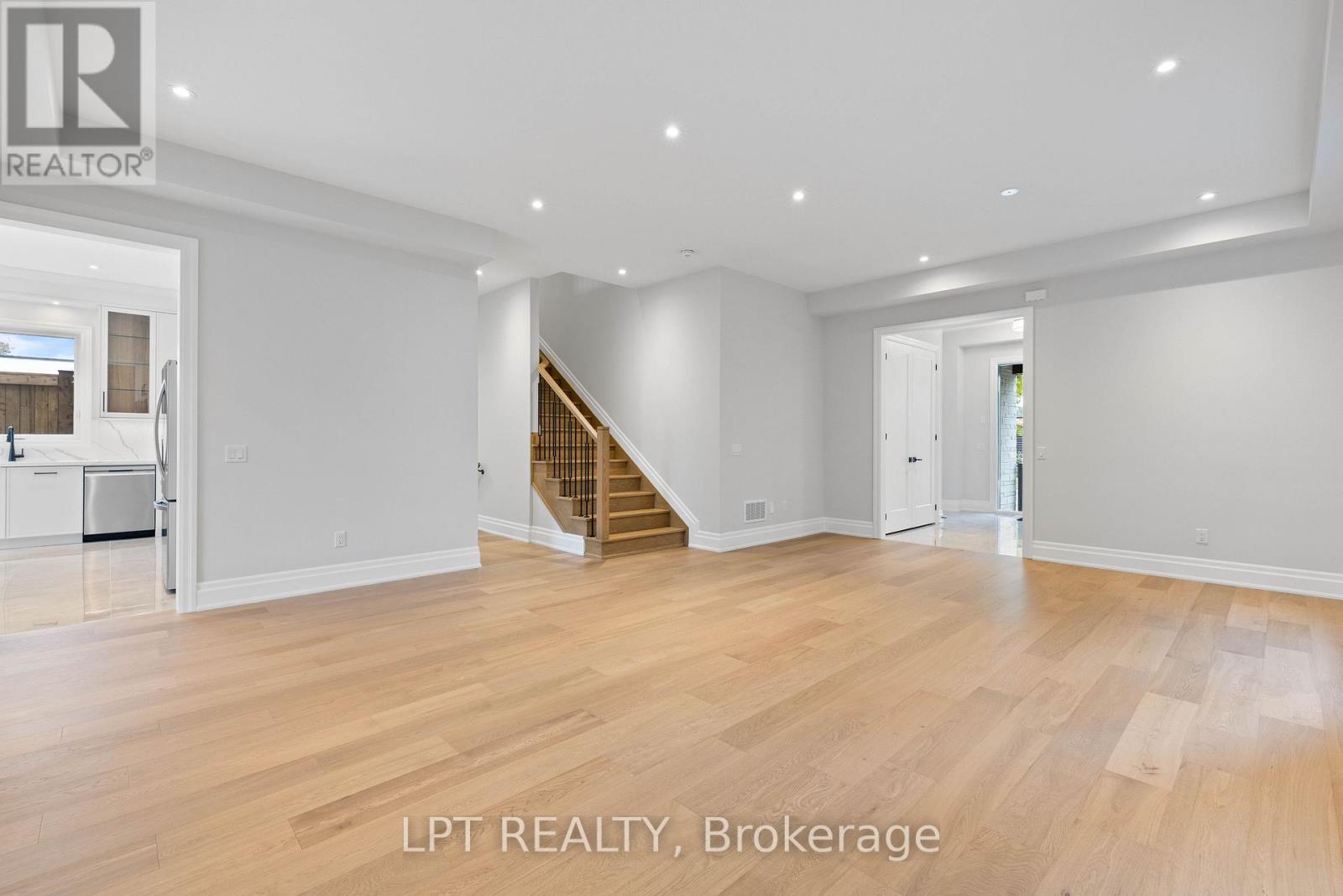 1 Richmond Park Drive, Georgina, ON photo 10