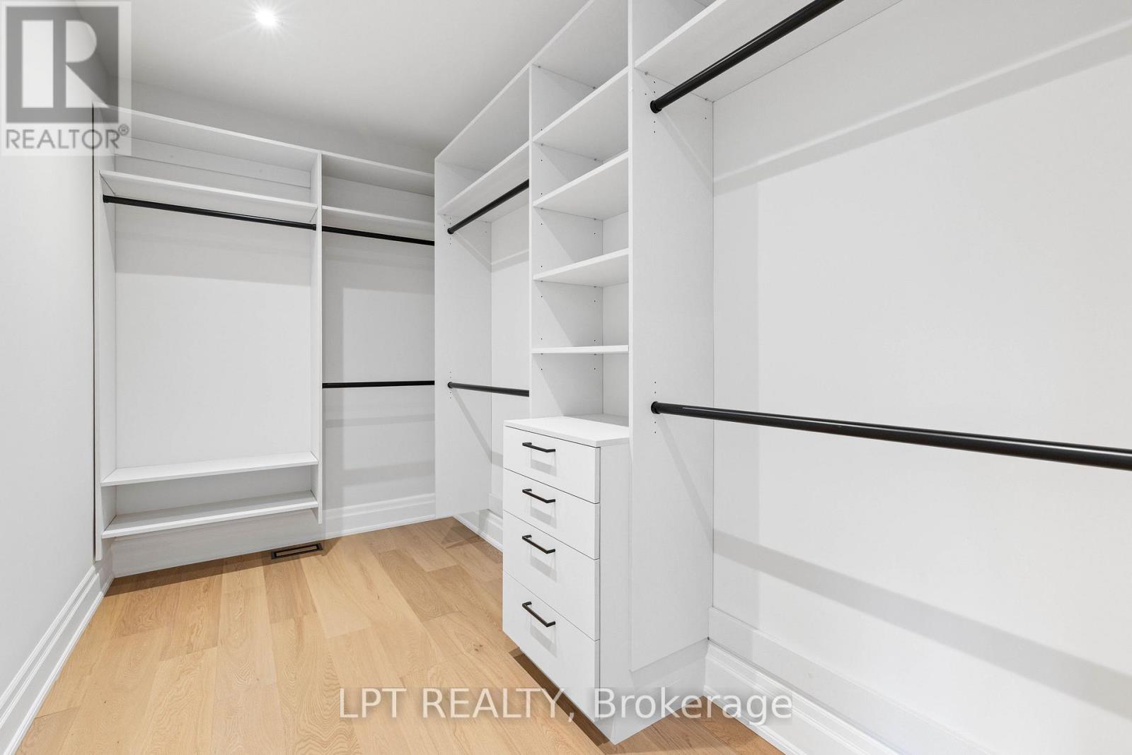 1 Richmond Park Drive, Georgina, ON photo 16