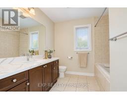 240 Aspenwood Drive, Newmarket, ON L3X3K7 Photo 28