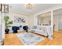 240 Aspenwood Drive, Newmarket, ON L3X3K7 Photo 9
