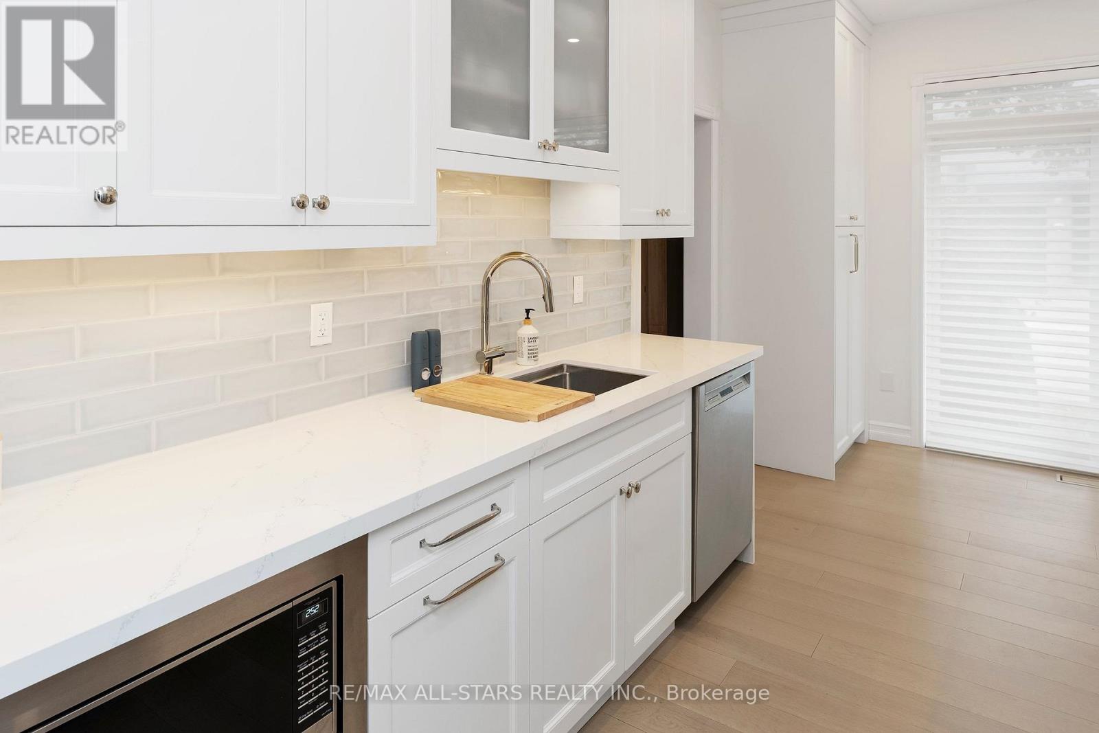 24 SANDPIPER KEY WAY - 18