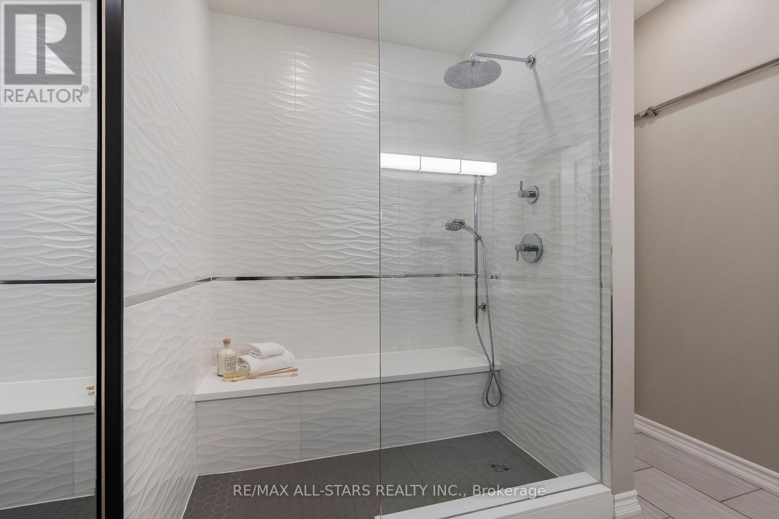 24 SANDPIPER KEY WAY - 27