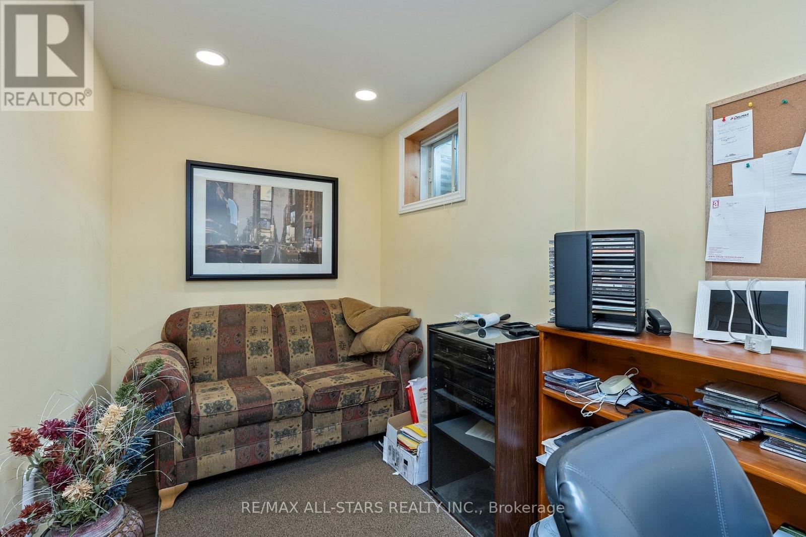 24 SANDPIPER KEY WAY - 35
