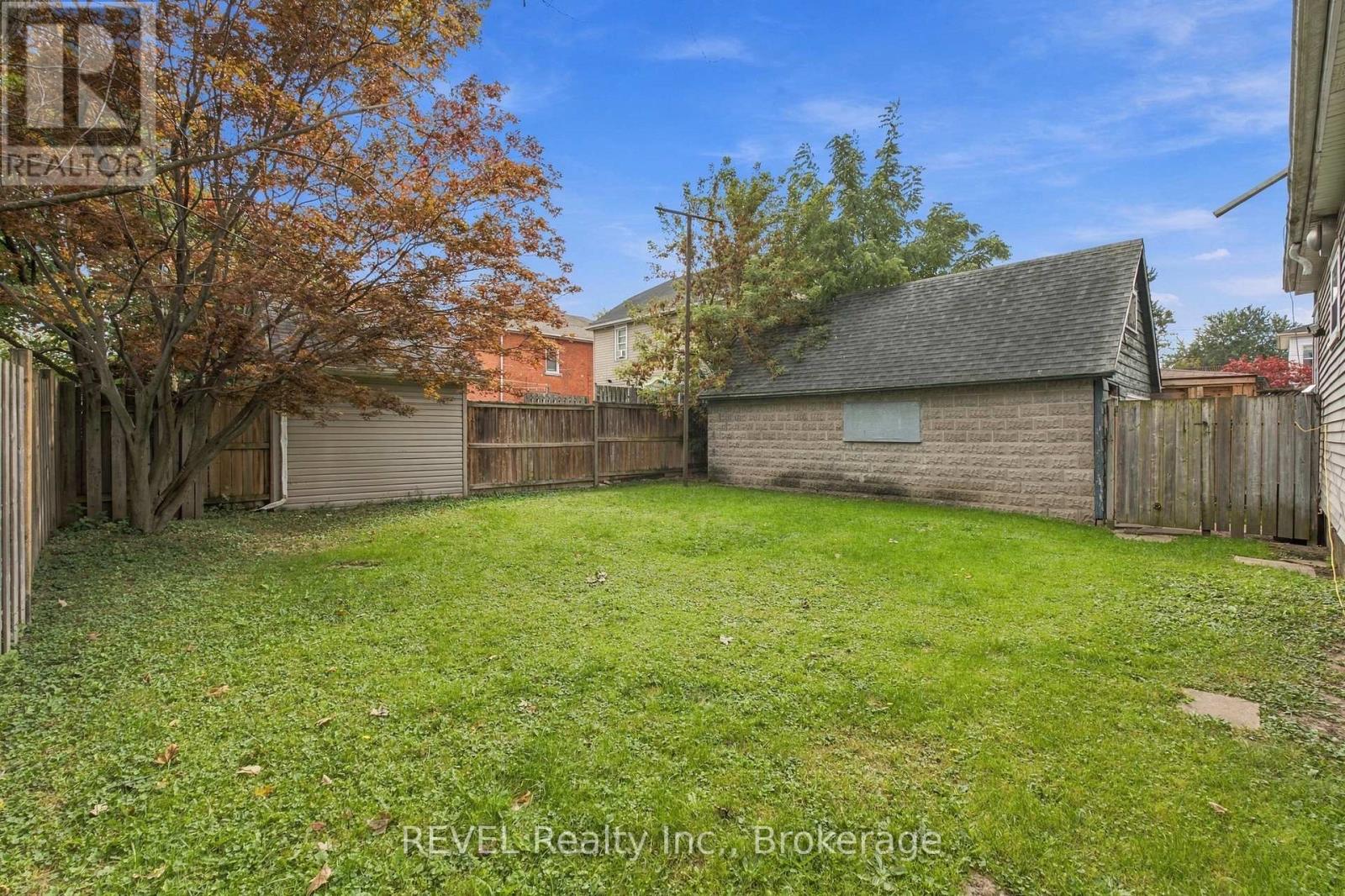 132 HELLEMS AVENUE - 12