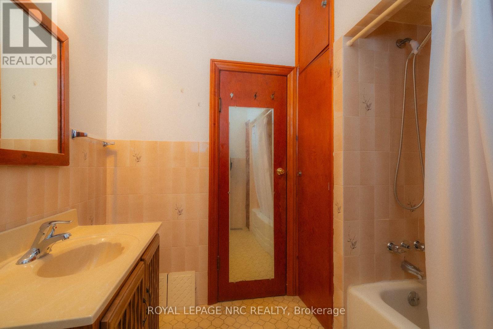 56 LYONS AVENUE - Image 23