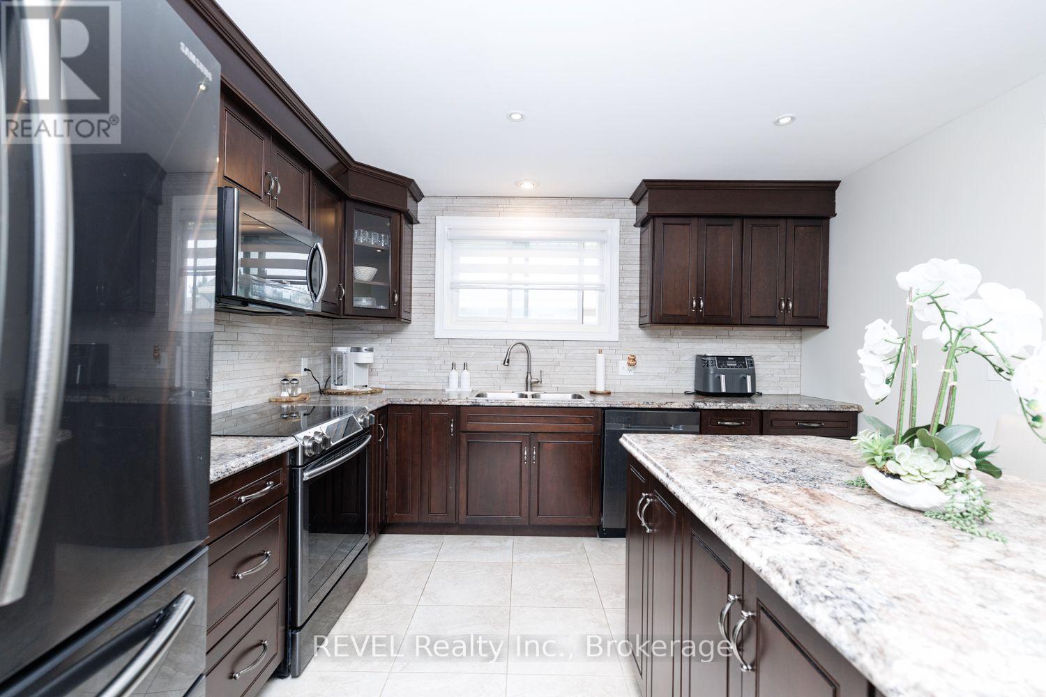 105 ELMA STREET - 15