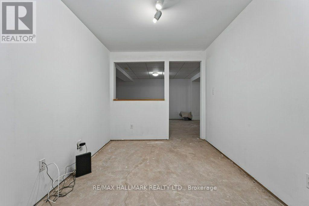#17 99 LINWELL ROAD - 22