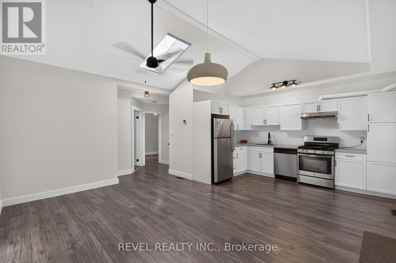 30 RAY STREET N - 10
