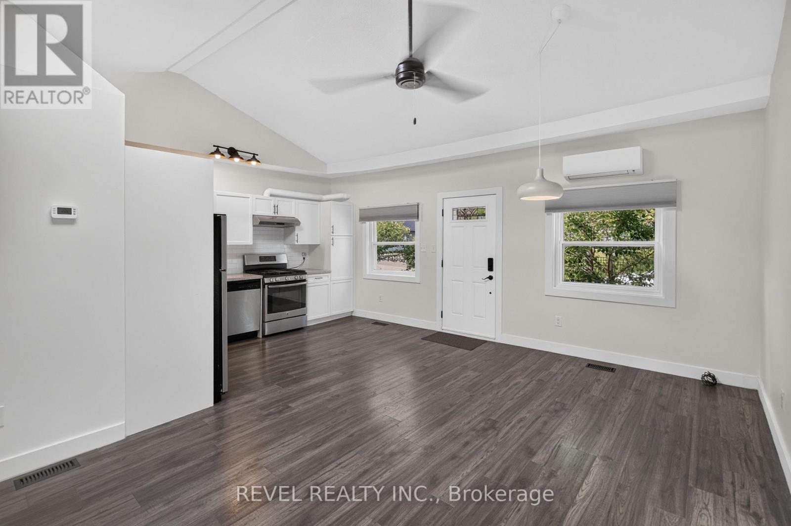 30 RAY STREET N - 11