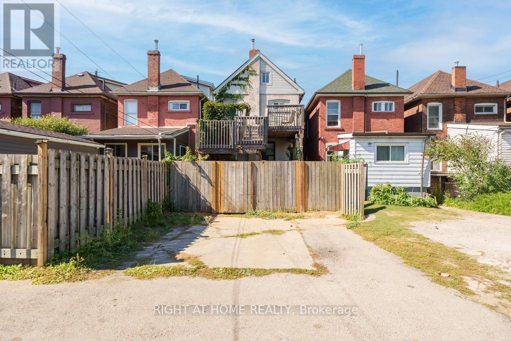 36 SHERMAN AVENUE N - 47