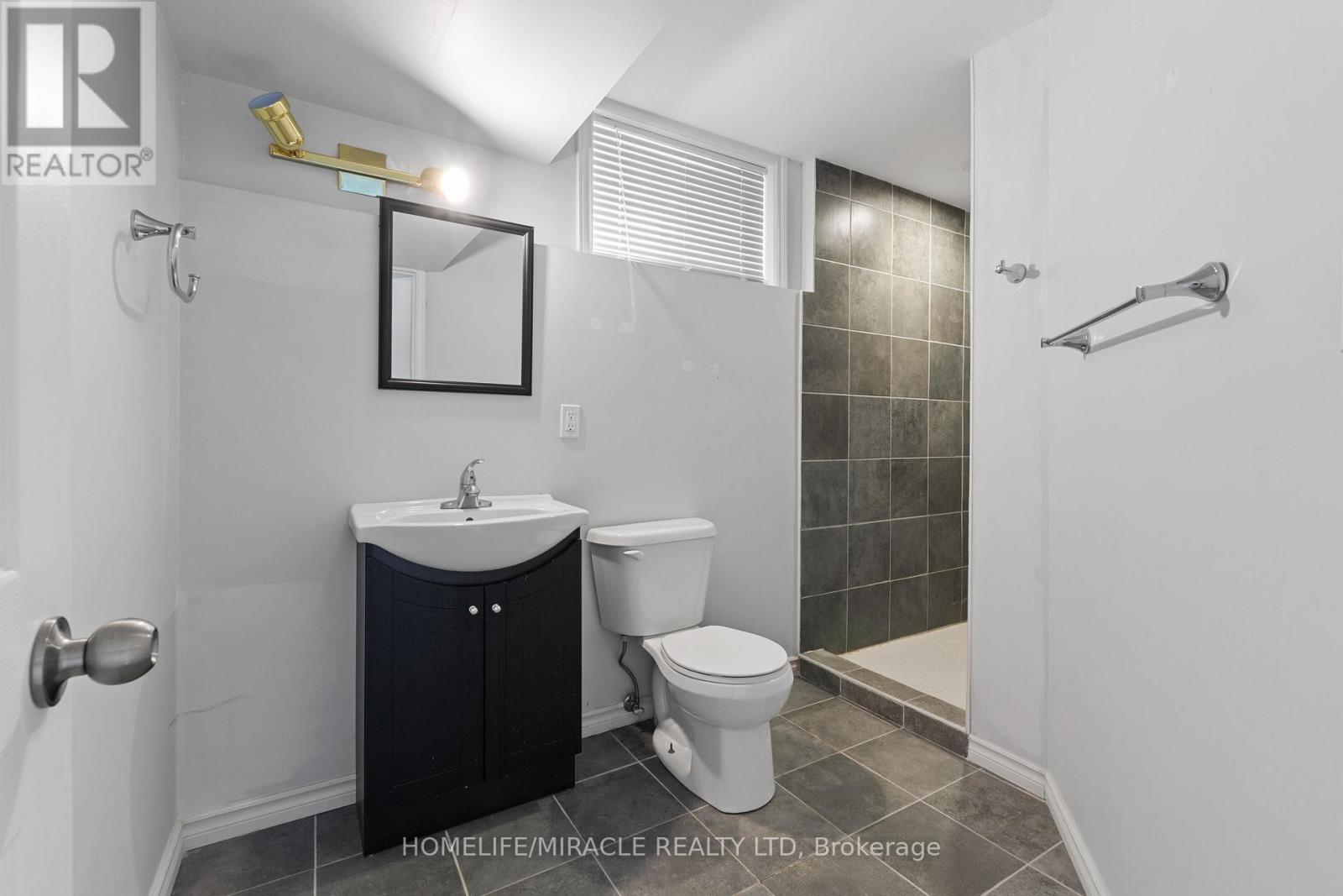 75 SPARROW AVENUE - 38
