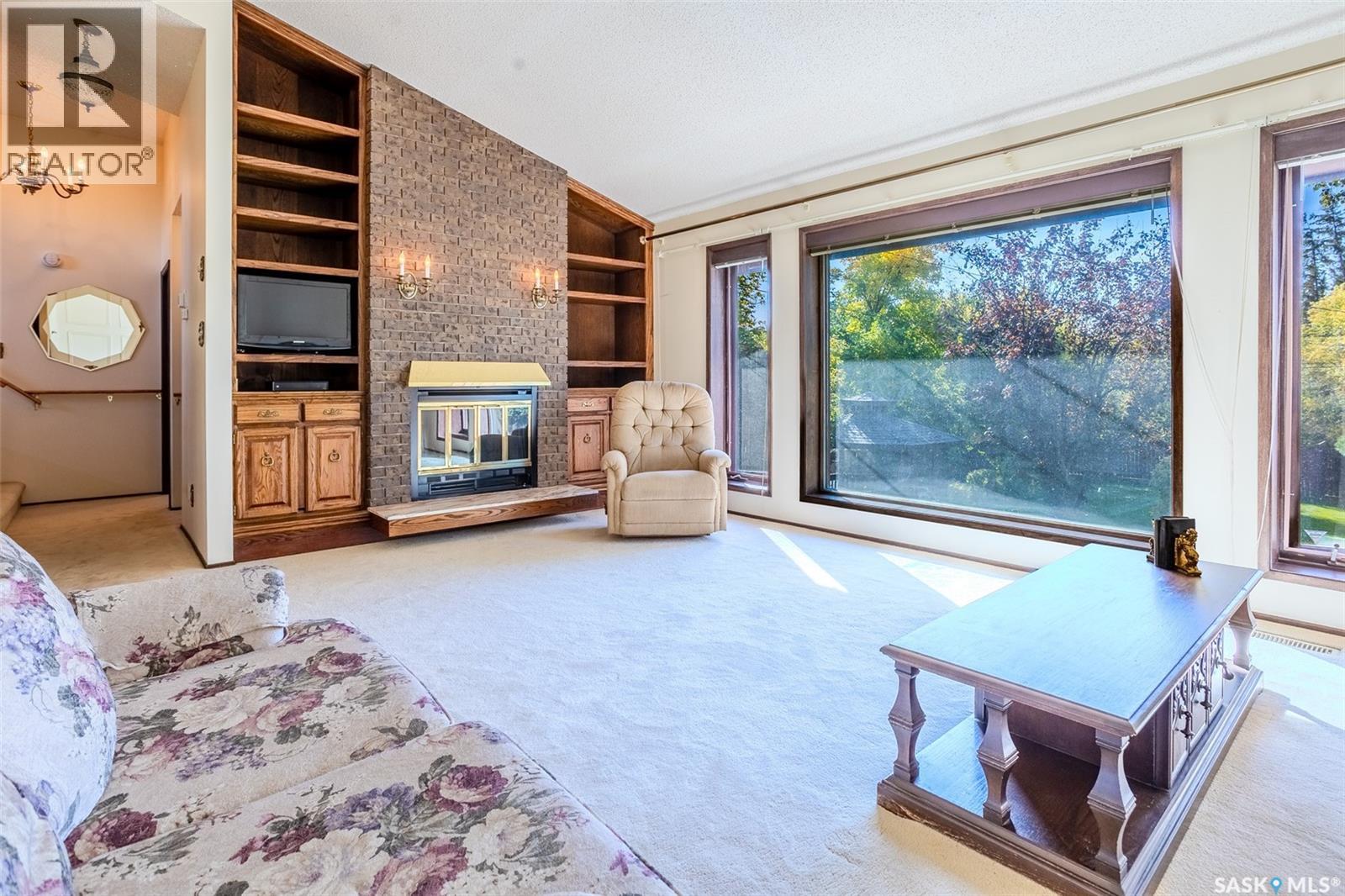 619 Clover AVENUE - 22