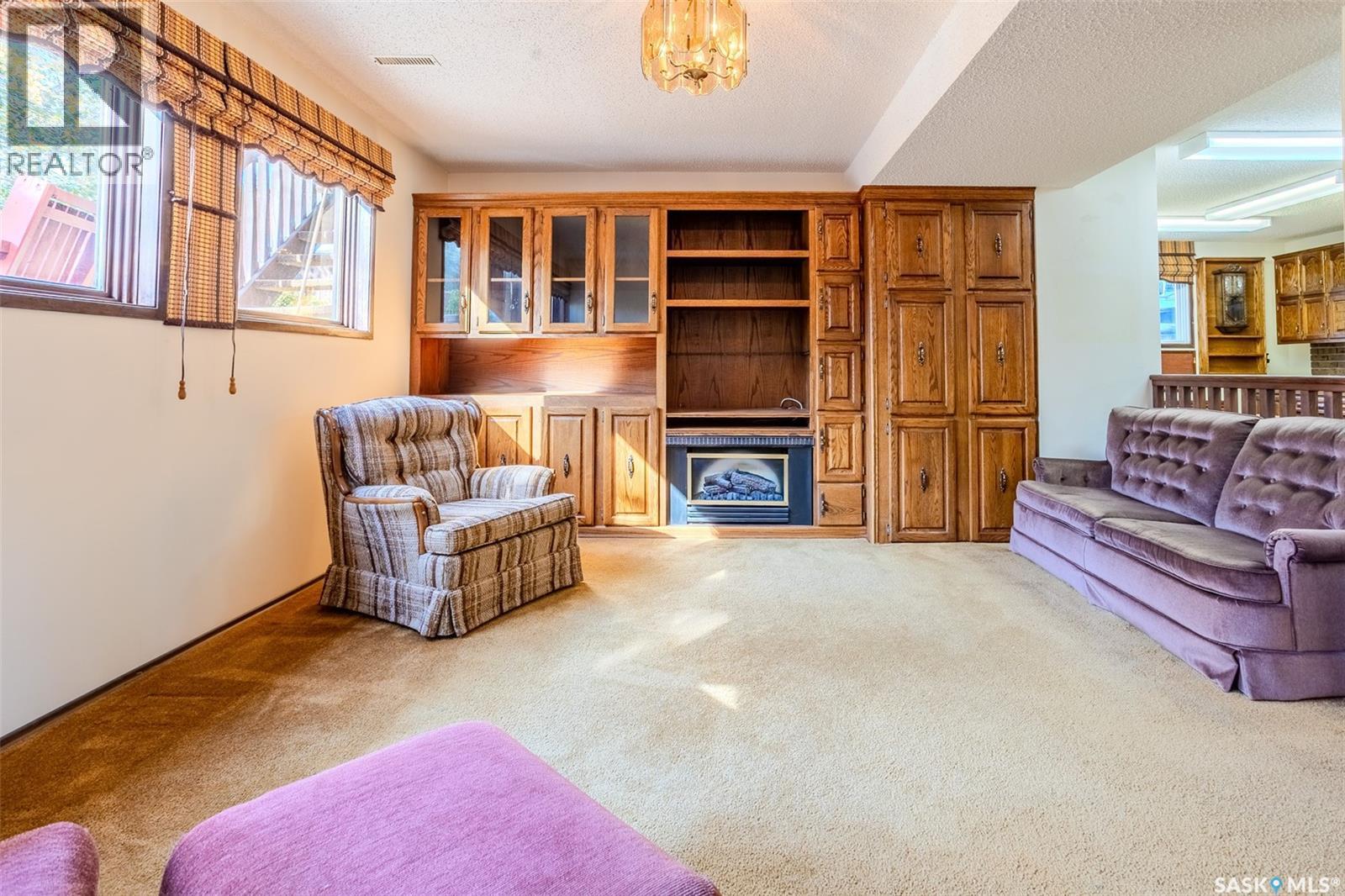 619 Clover AVENUE - 34