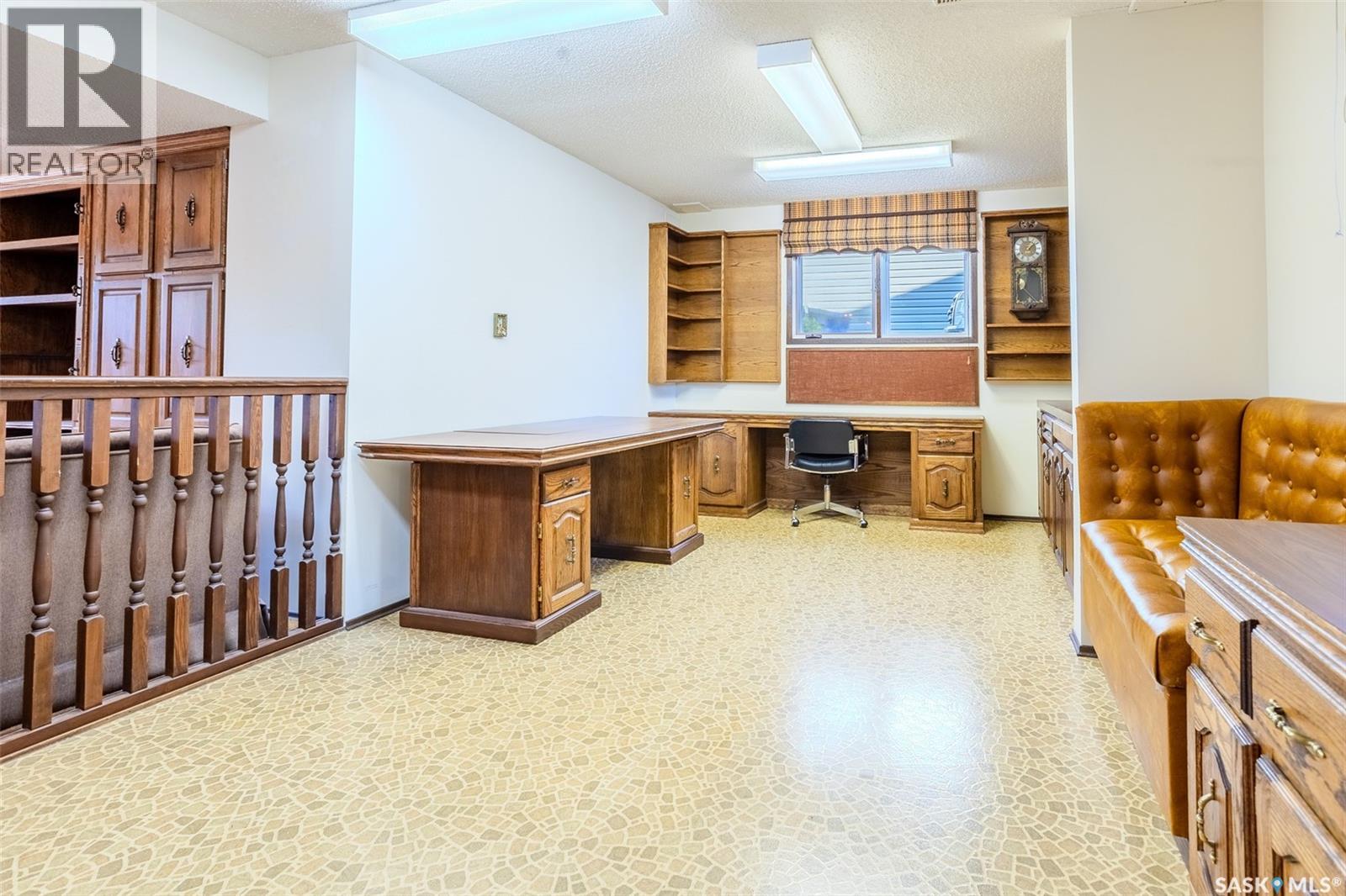 619 Clover AVENUE - 37