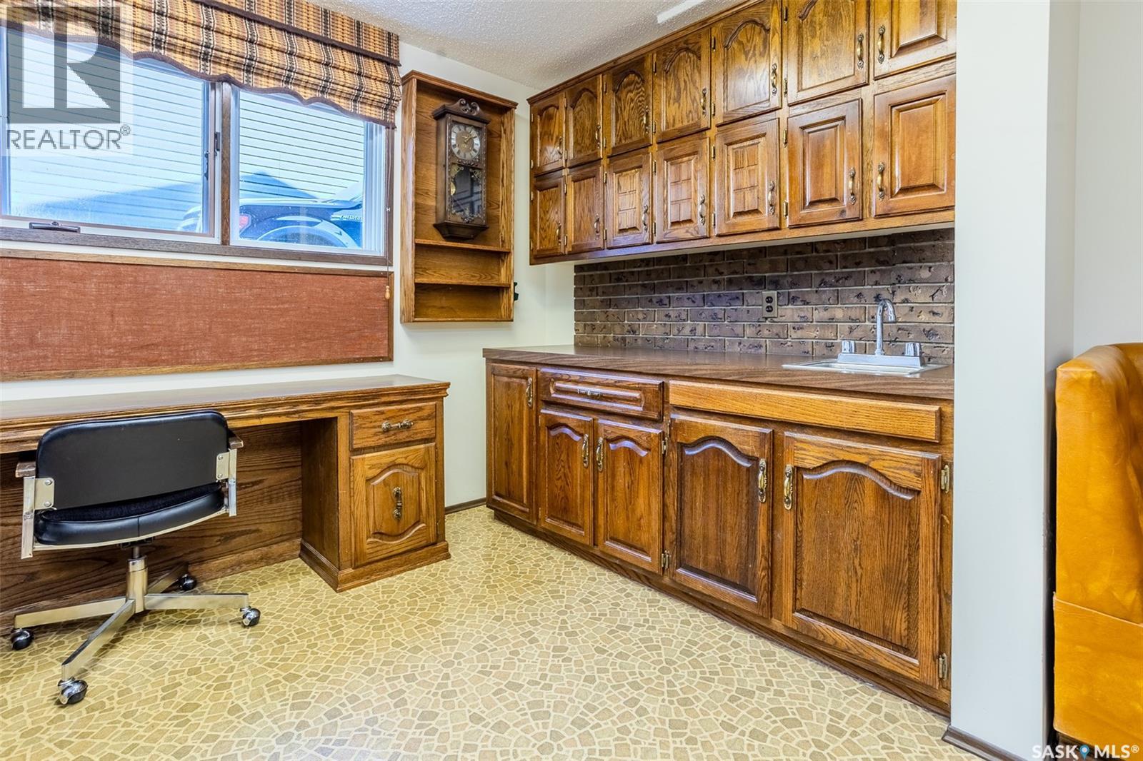 619 Clover AVENUE - Image 38