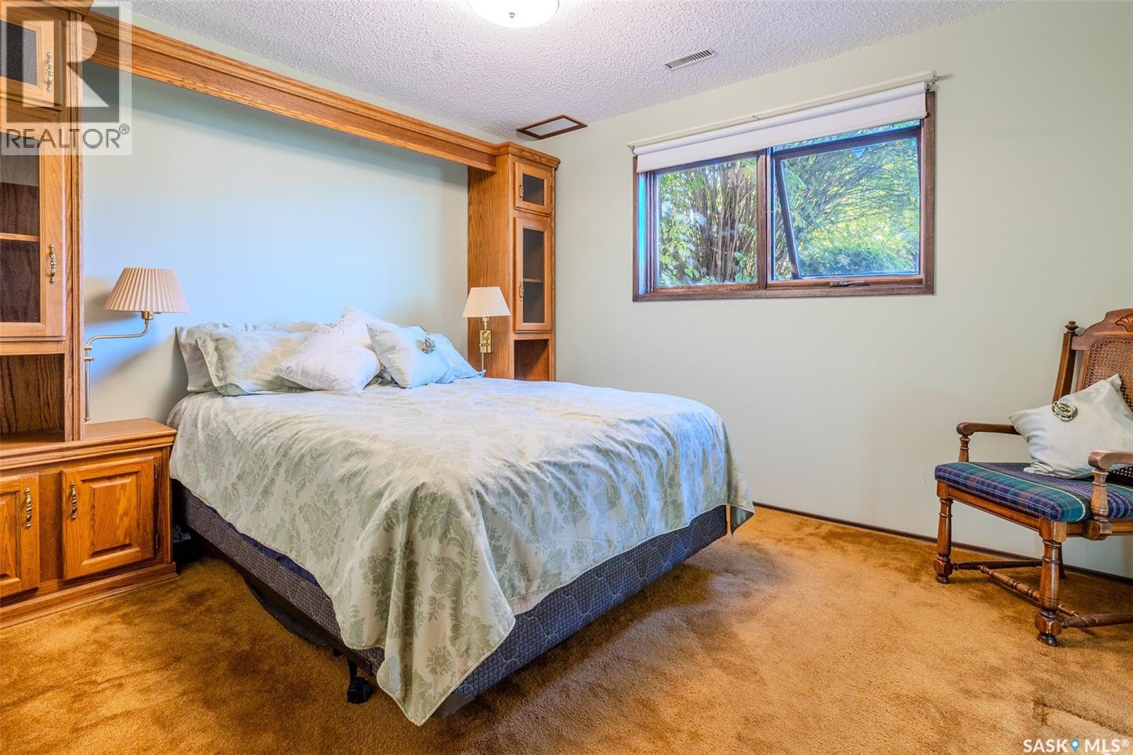 619 Clover AVENUE - Image 40