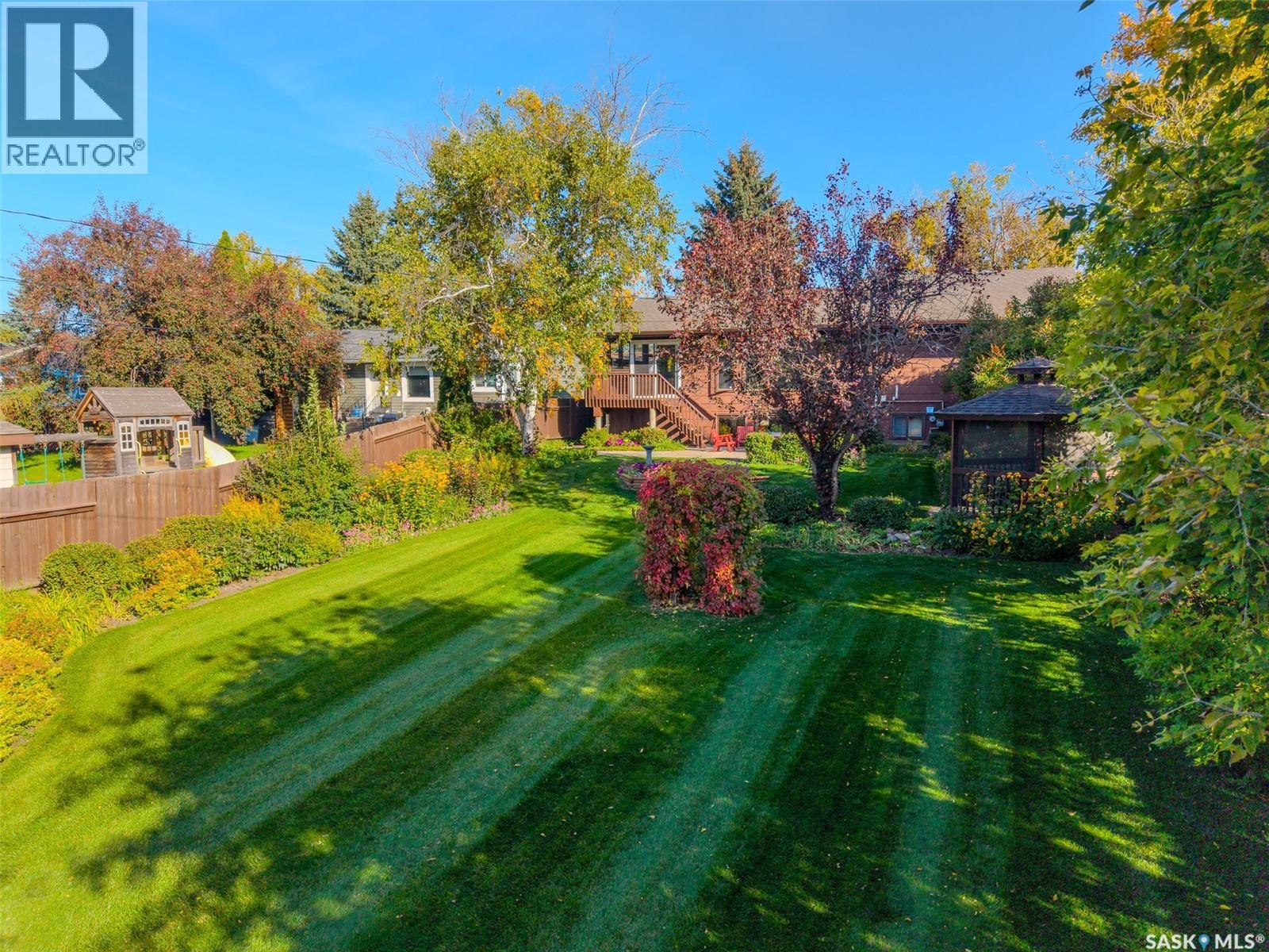 619 Clover AVENUE - 49