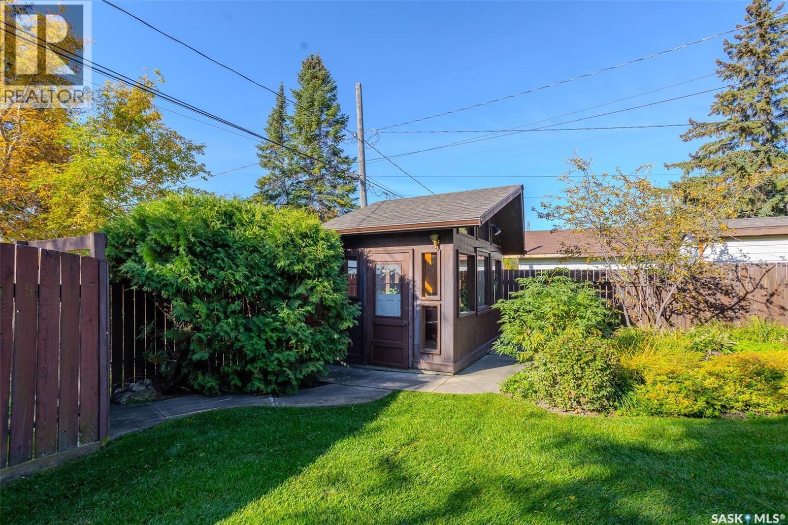 619 Clover AVENUE - 53