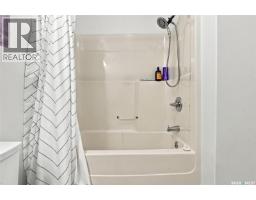 Mud room - 2451 Francis Street, Regina, SK S4N2R1 Photo 8
