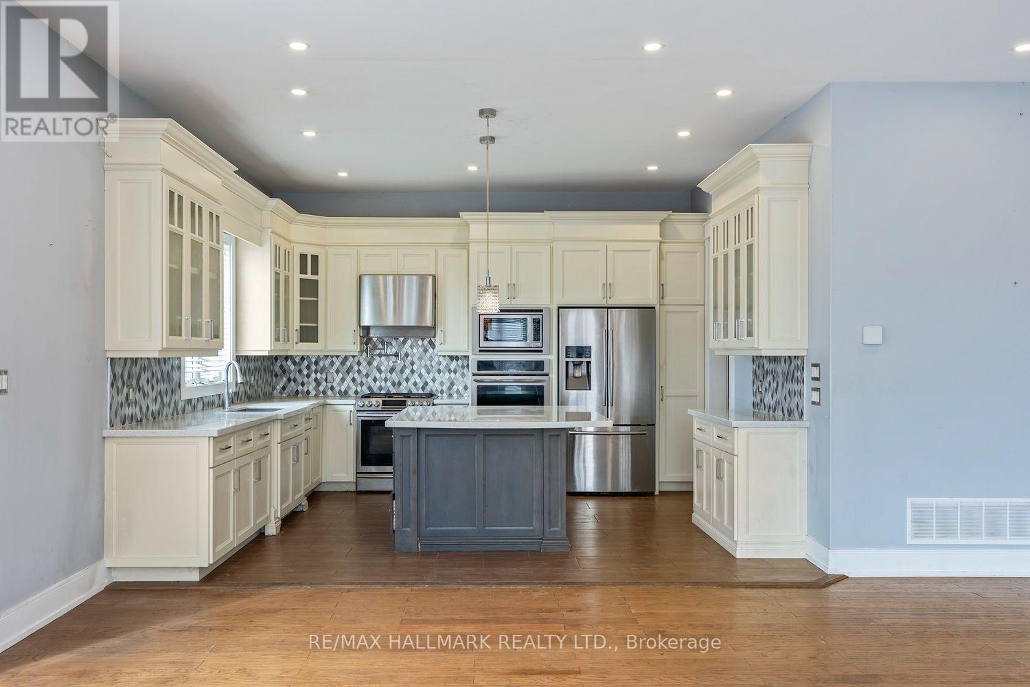 10 SUNRAY CRESCENT - 2