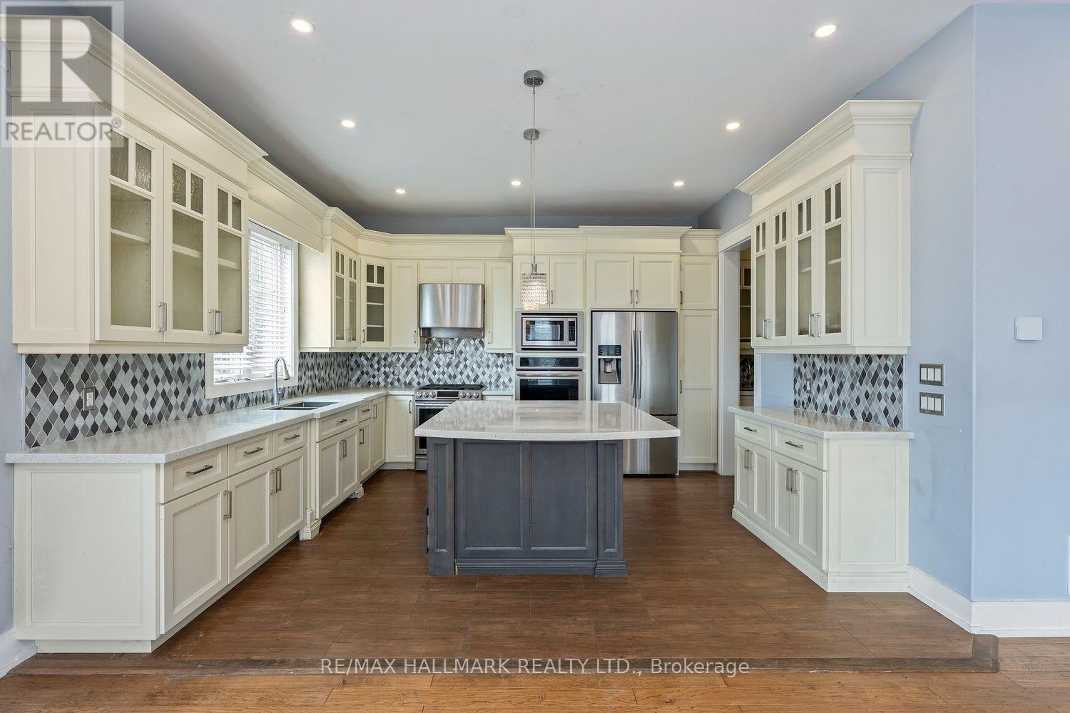 10 SUNRAY CRESCENT - 9