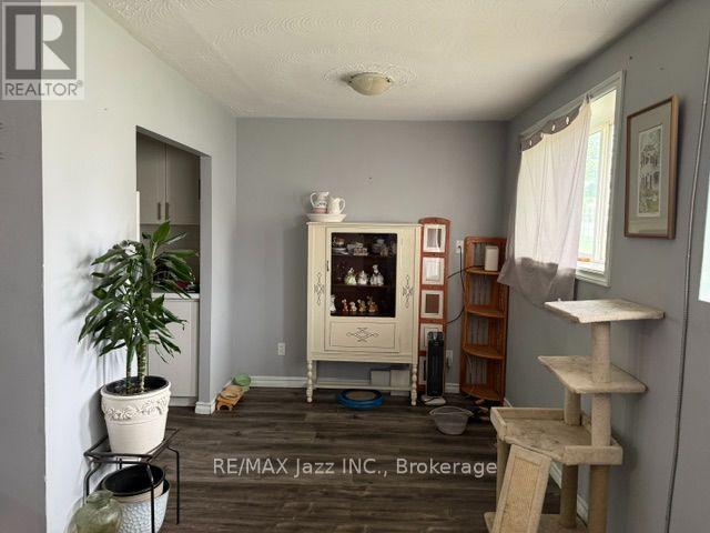 2- 43 Wayne Avenue, Oshawa, ON photo 3