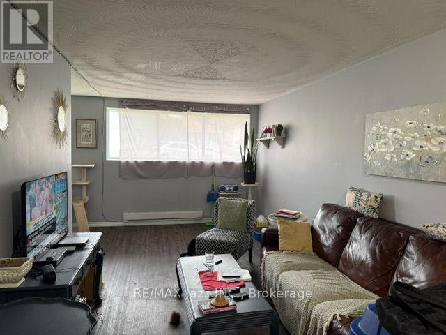 2- 43 Wayne Avenue, Oshawa, ON photo 4