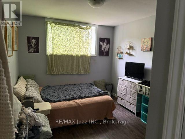 2- 43 Wayne Avenue, Oshawa, ON photo 5