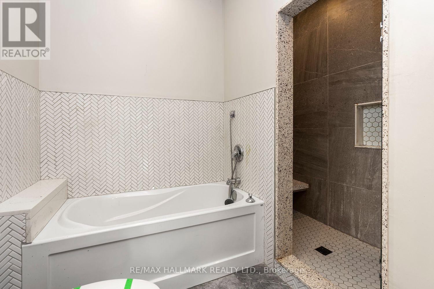 10 SUNRAY CRESCENT - 28