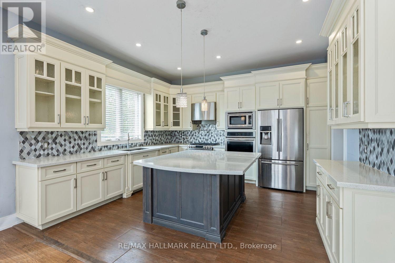 10 SUNRAY CRESCENT - 25