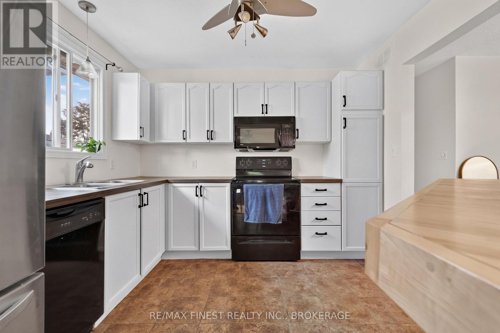 984 WATERBURY CRESCENT - 11
