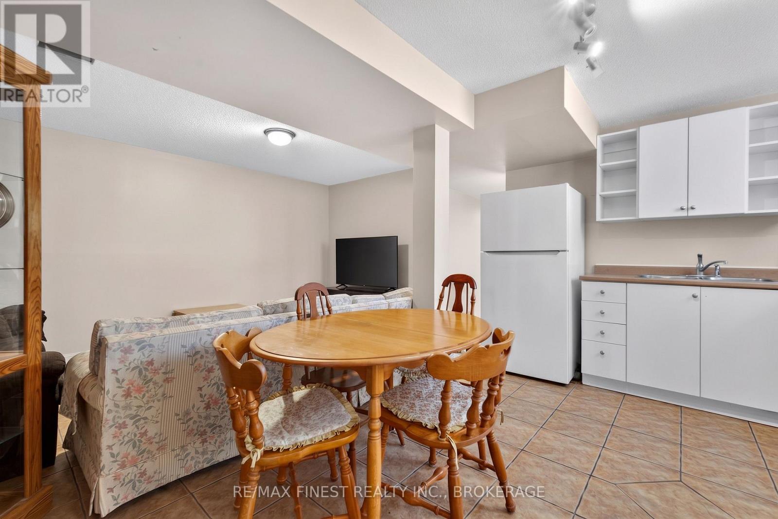 984 WATERBURY CRESCENT - 20