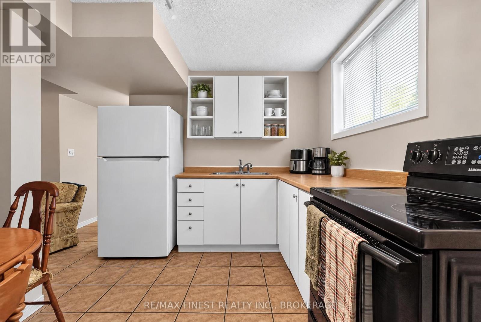 984 WATERBURY CRESCENT - Image 21