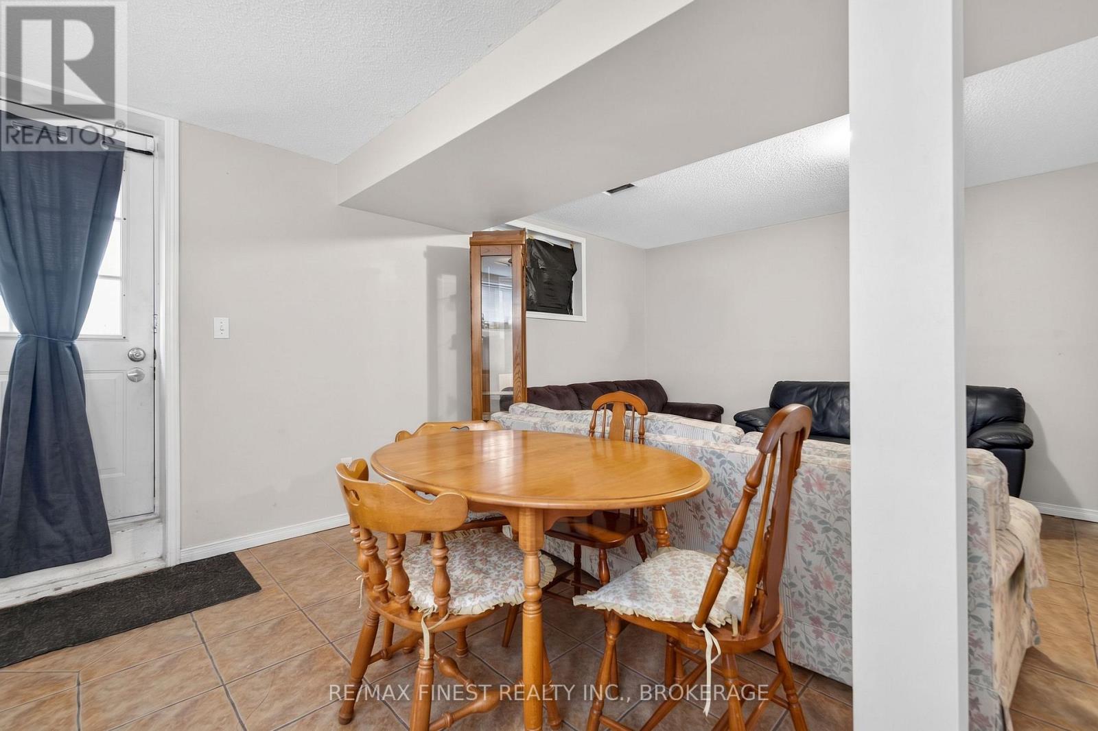 984 WATERBURY CRESCENT - 22