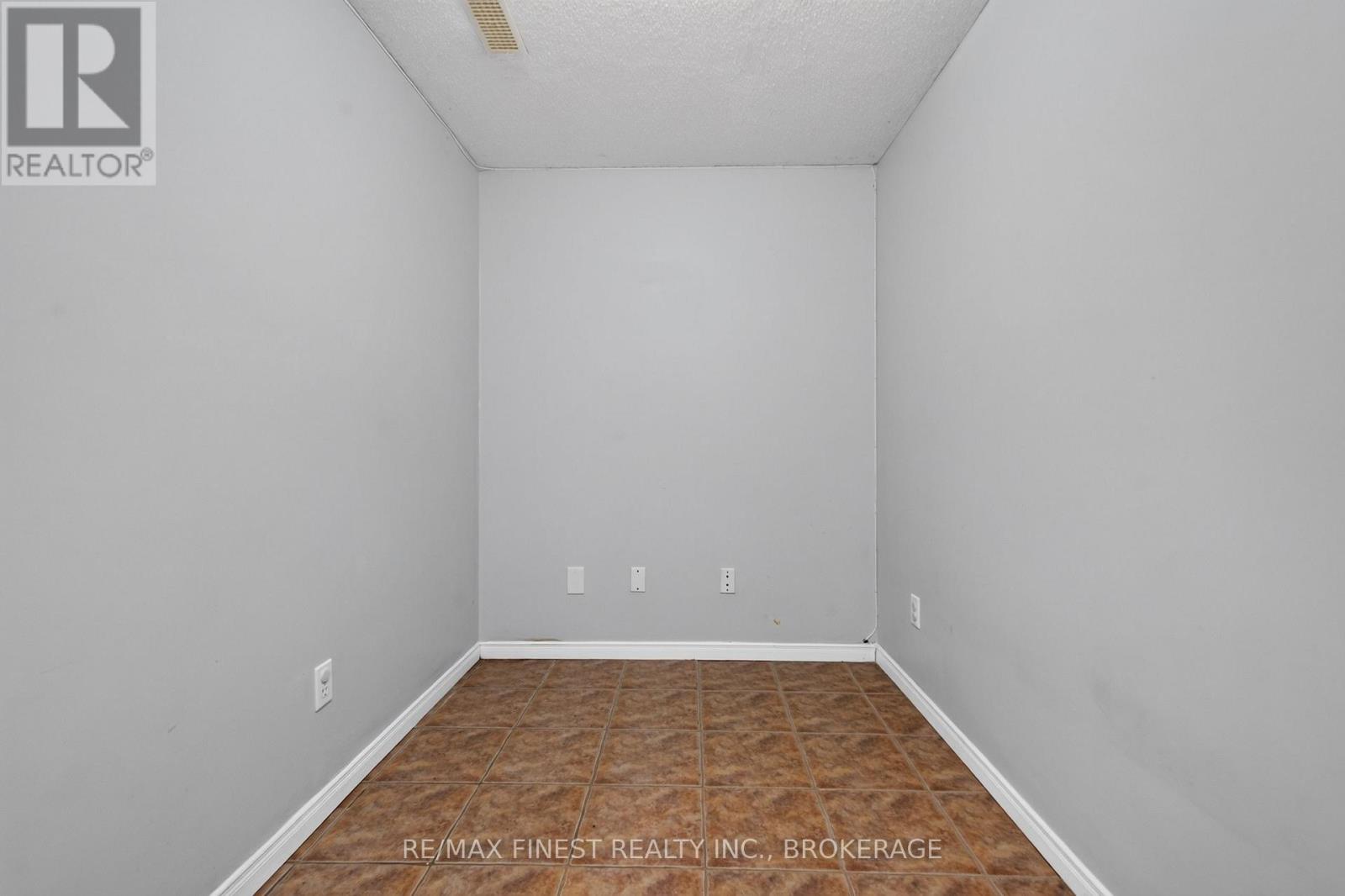 984 WATERBURY CRESCENT - Image 26