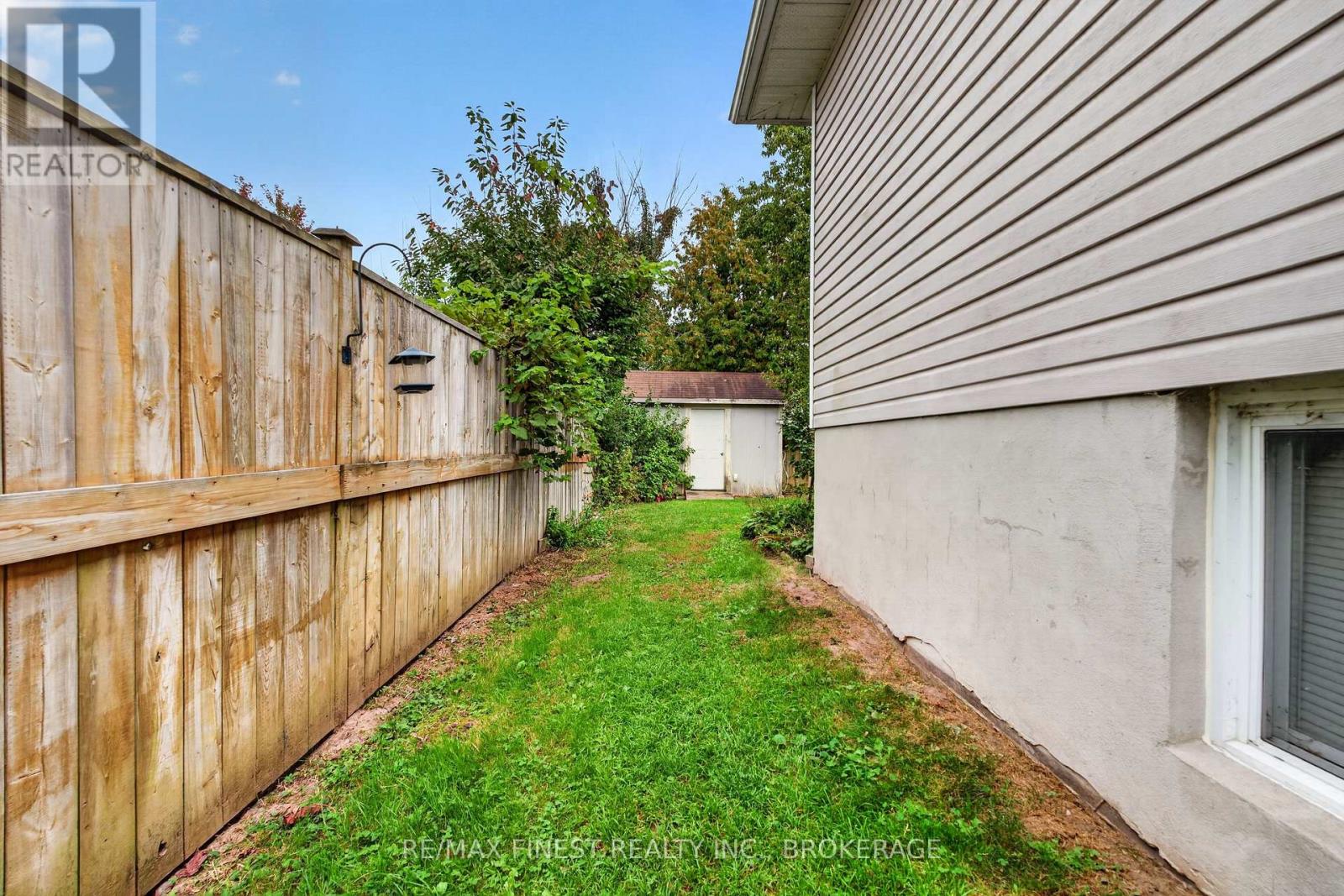 984 WATERBURY CRESCENT - 29